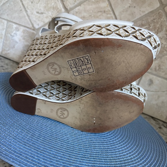MICHAEL Michael Kors Off-White and Gold Wedge Platform Logo Patterned Sandals - Picture 13 of 13